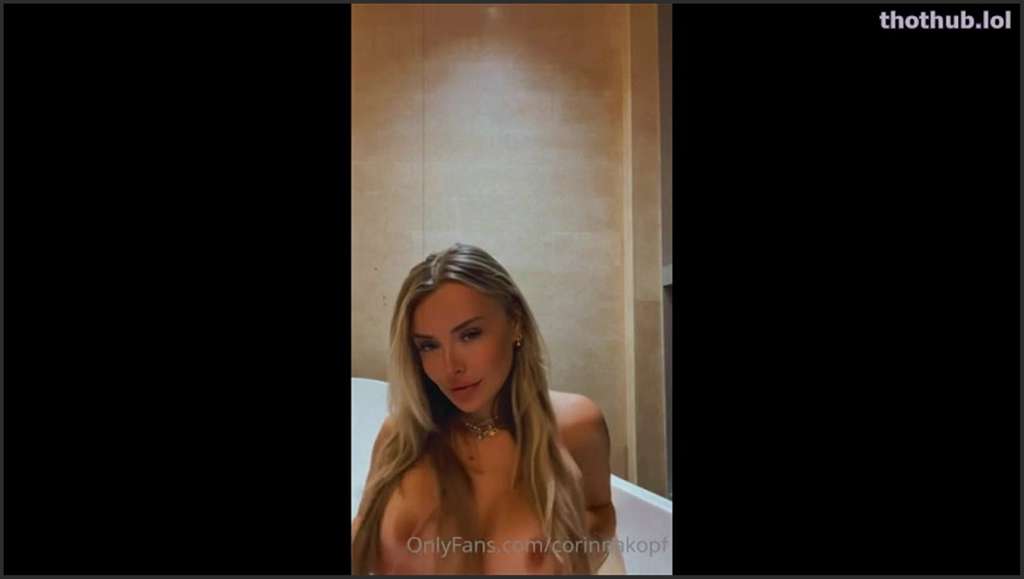 Corinna Kopf geknebelte Teen kriegt die Titten geknetet