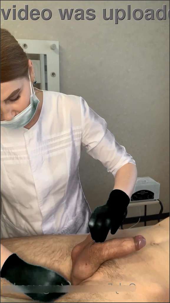 Sugarnadya Lena Nitro lässt sich auf spontanen Fick mit fremden ein